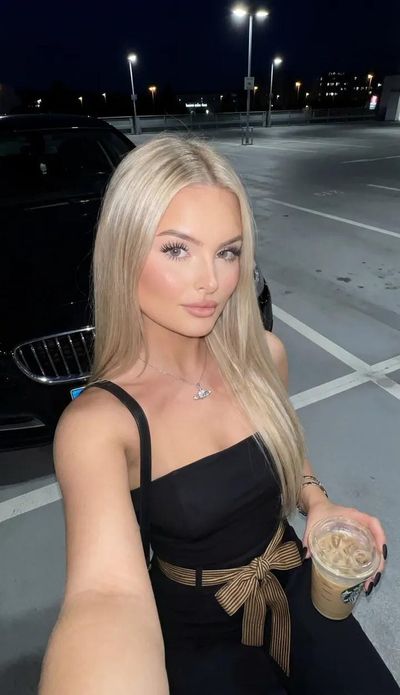 Nighttime Confidence: A Douyin-Inspired Portrait