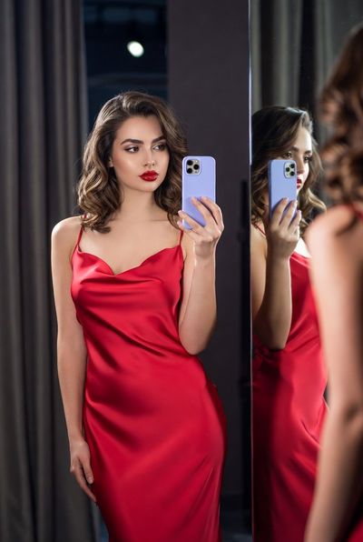 Chic in Satin: A Bold Selfie Moment