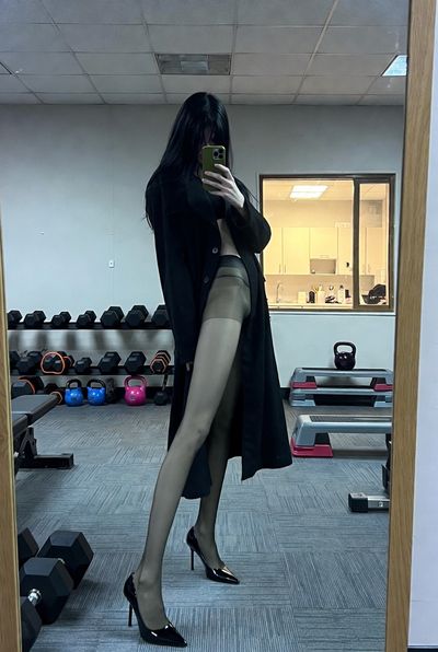 Silhouette of Chic: A Modern Gym Reflection