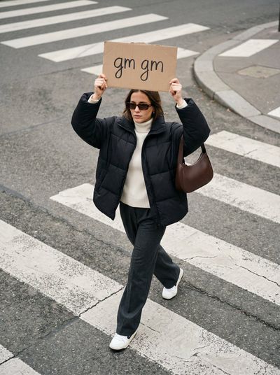 Urban Charm: A Confident Morning Greeting 🌆