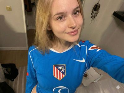 Casual Charm: A Modern Selfie Moment