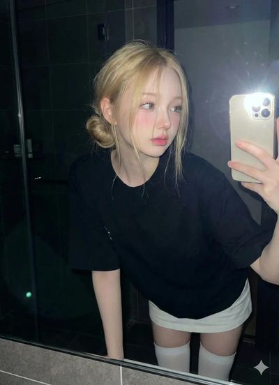 Mirror Moments: A Flashy Bathroom Vibe