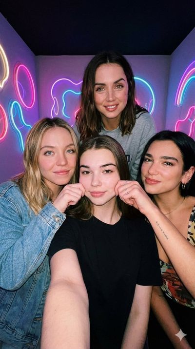 Celebrity Selfie Extravaganza!