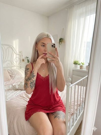 Dreamy Reflections: A Morning Moment