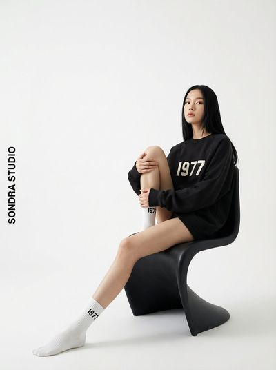 Bold Minimalism: Fashion Meets Confidence