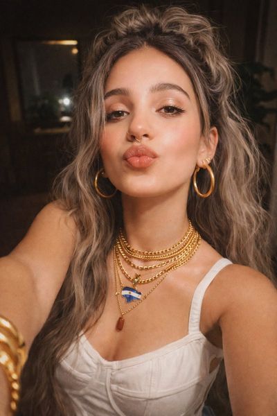 Golden Glamour: Capturing Y2K Chic in a Modern Selfie