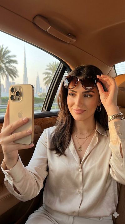 Glamour on Wheels: A Dubai Dreamscape