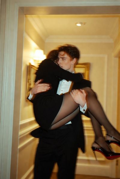 Chaotic Elegance: A Romantic Escape