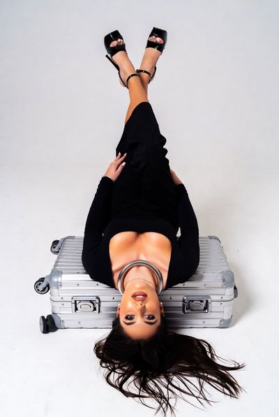 Striking Elegance: A Minimalist Fashion Statement