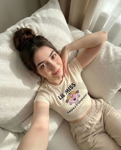 Dreamy Selfie in Cozy Comfort