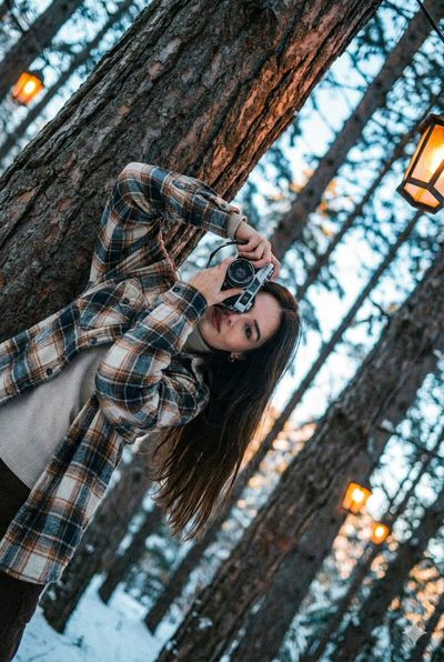 Retro Reverie: A 90s Winter Portrait